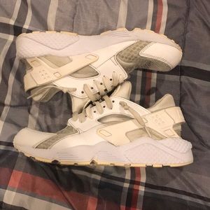 All white Nike Huaraches